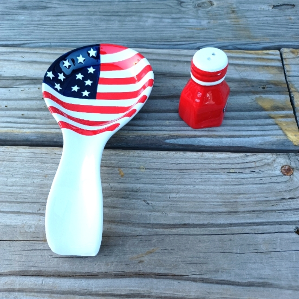 NWT Patriotic Ceramic Spoon Holder and Ketchup Shade Sal Shaker